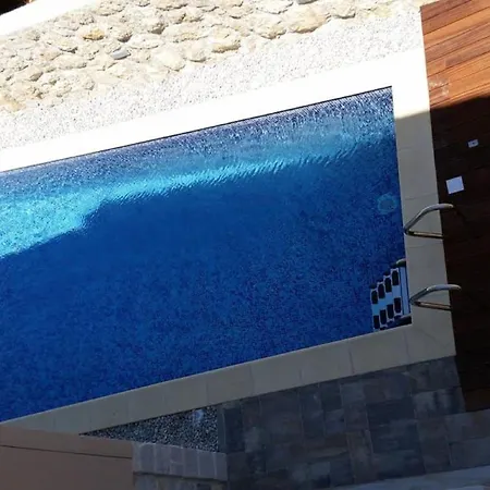 Rustica St - Two-bedroom With Balcony And Shared Pool Prizemlje Appartamento *