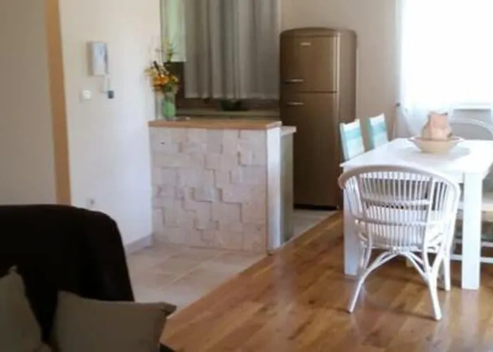 Rustica St - Two-bedroom With Balcony And Shared Pool Prizemlje Apartment Zadar