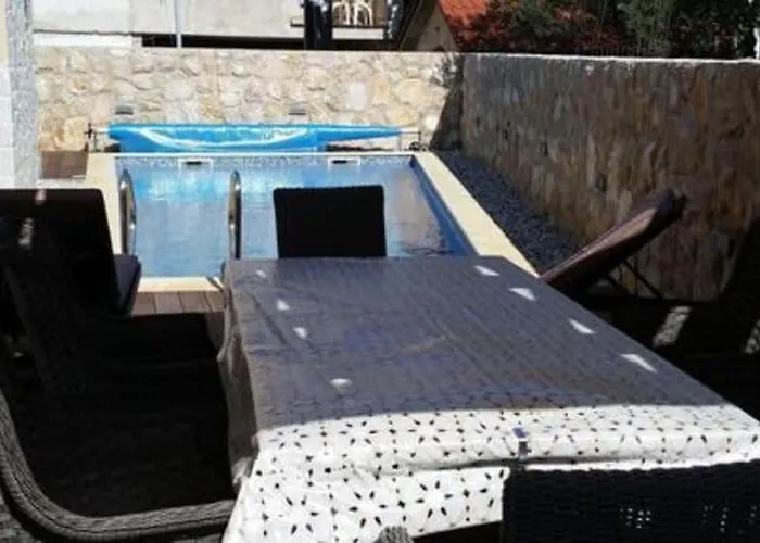 Rustica St - Two-bedroom With Balcony And Shared Pool Prizemlje Apartment