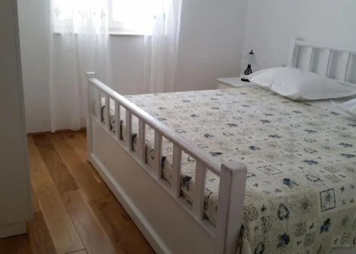 Apartment Rustica St - Two-bedroom With Balcony And Shared Pool Prizemlje *