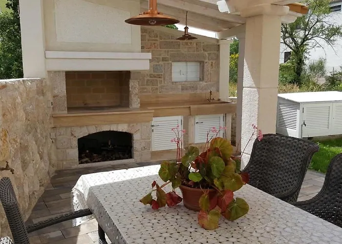 Apartment Rustica St - Two-bedroom With Balcony And Shared Pool Prizemlje Zadar