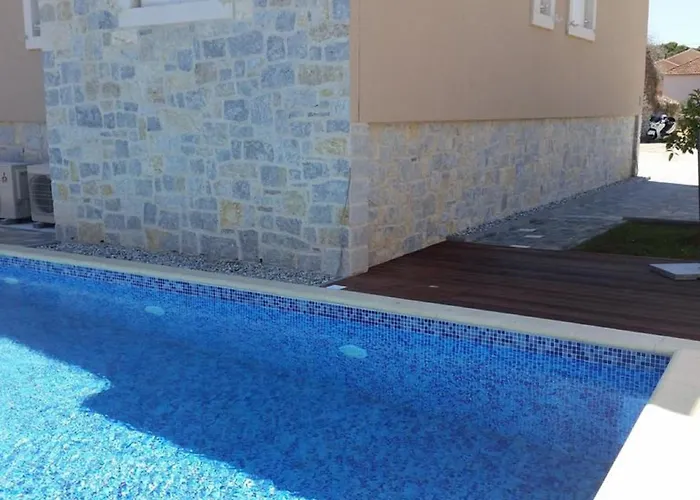 Rustica St - Two-bedroom With Balcony And Shared Pool Prizemlje Zadar